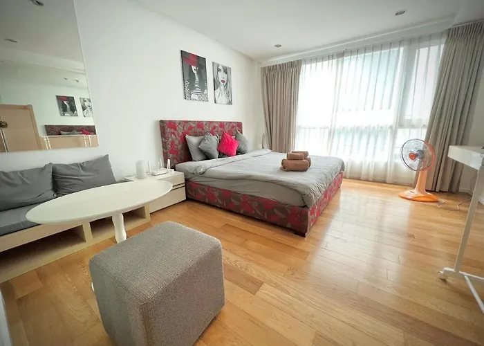 Cozy Private I Steps To Bts & Mrt Sukhumvit Minimum 14 Nights * Bangkok